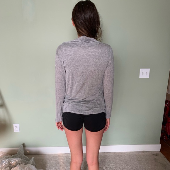 sun and moon gray crossover long sleeve sweater top
Pullover Drop Shoulder Wrap - Picture 9 of 10